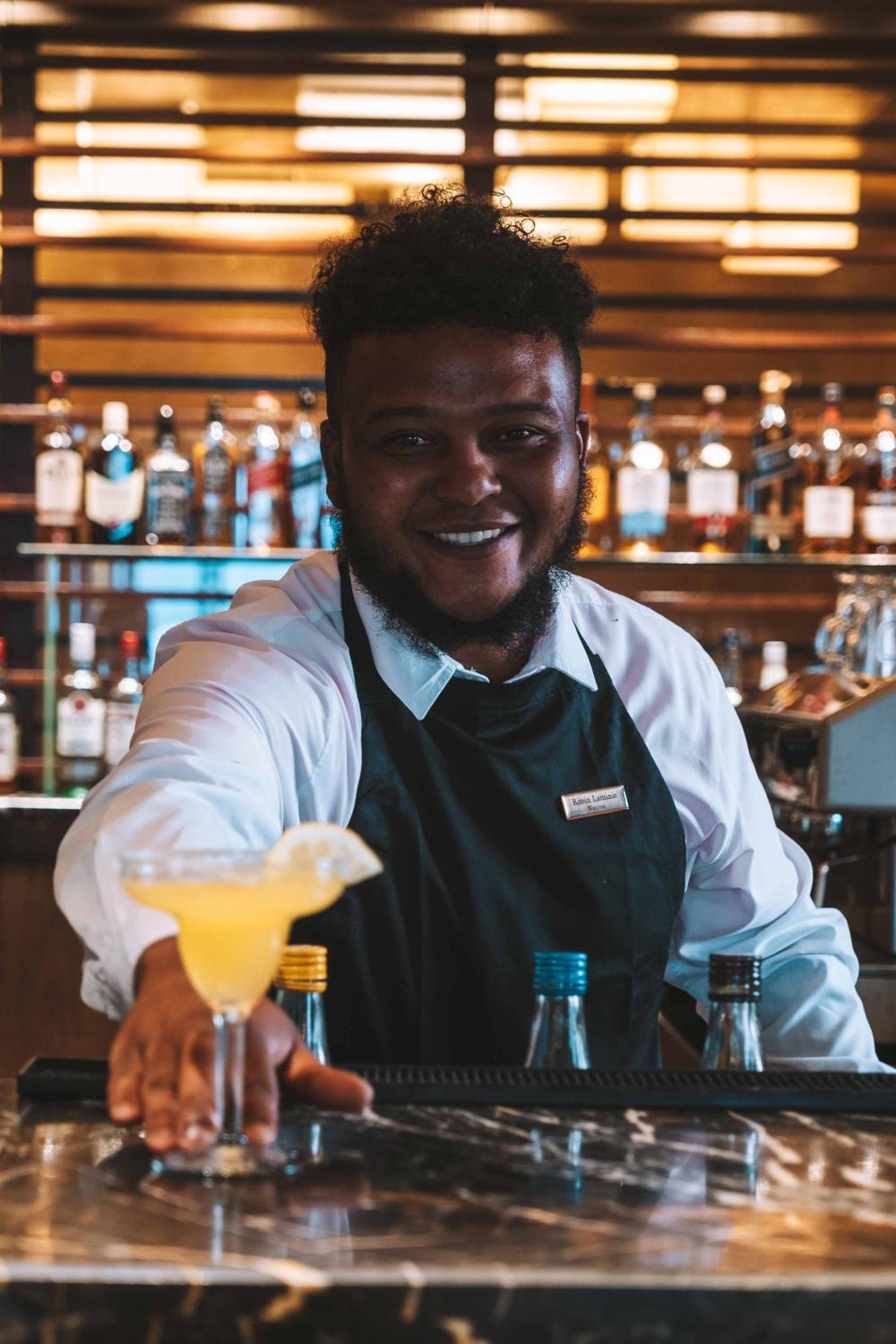 Pezula Nature Retreat Knysna Exterior photo A bartender serving a cocktail