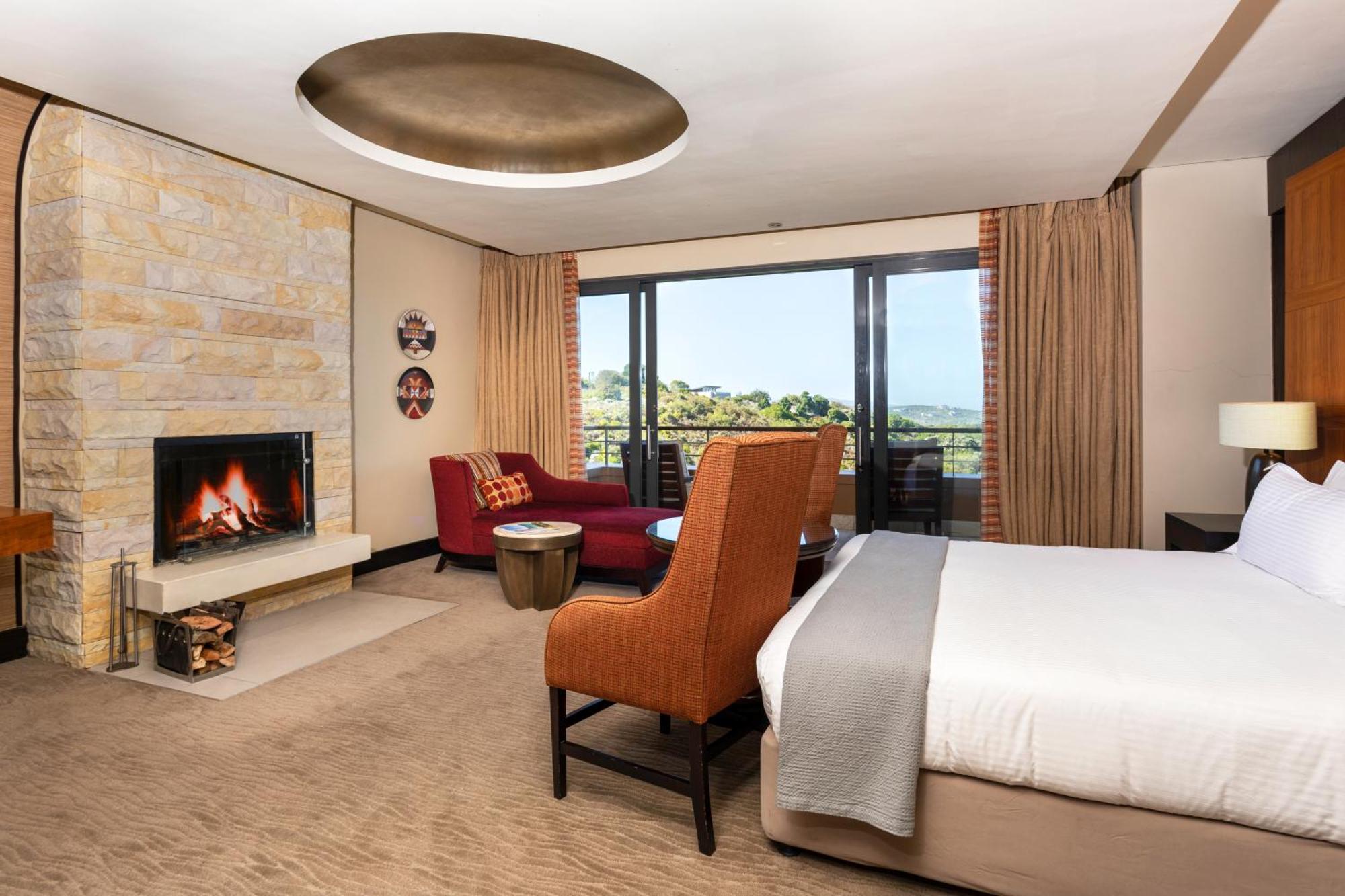 Pezula Nature Retreat Knysna Room photo A guest room at the Wynn